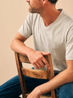 T-Shirts & Henleys^Faherty Brand Sunwashed V-Neck Tee - Heather Grey